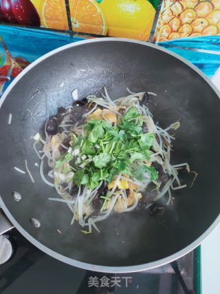 绿豆芽木耳炒鸡蛋的做法步骤：9