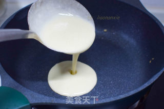 早餐鸡蛋饼的做法步骤：1