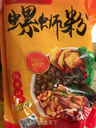 水煮螺蛳粉的做法步骤：1