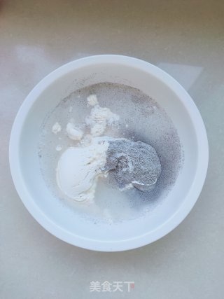 黑米面煎饼的做法步骤：2
