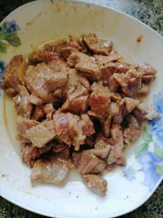 芹菜炒牛肉的做法步骤：3