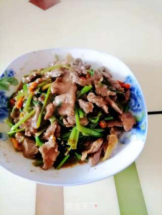 芹菜炒牛肉的做法步骤：6