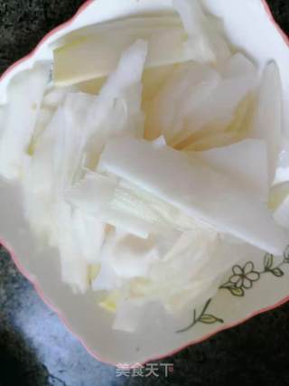 菜心炒腊肉的做法步骤：1