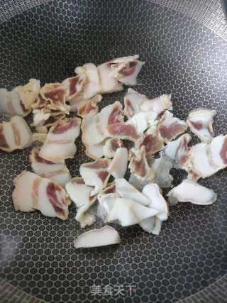 菜心炒腊肉的做法步骤：2