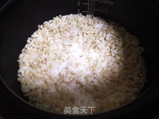金稞蛋炒饭的做法步骤：1