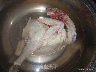白切鸡的做法步骤：1