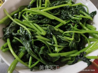 清炒地瓜苗的做法步骤：3