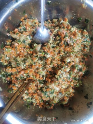 猪肉胡萝卜饺子的做法步骤：2
