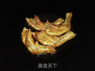 椒盐炸鸭脚的做法步骤：2