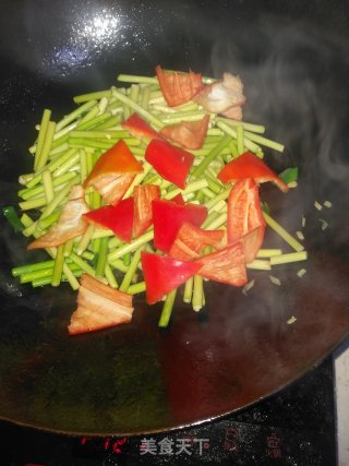 蒜苔炒牛肉的做法步骤：11