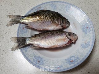 鲫鱼豆腐汤的做法步骤：1
