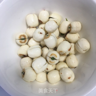 红糖莲子糯米饭的做法步骤：2