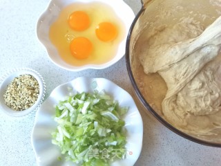 火麻鸡蛋葱花发面饼的做法步骤：4