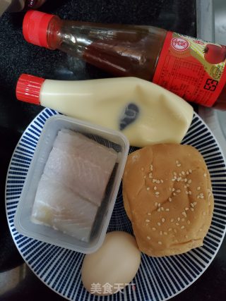 鱼汉堡的做法步骤：1