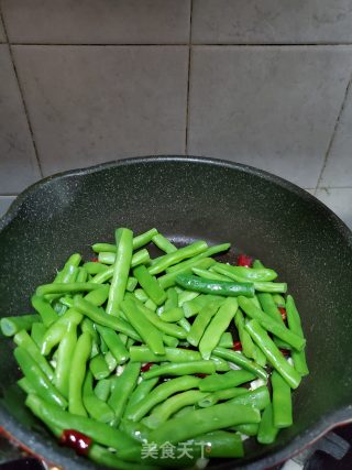 四季豆炒腊味的做法步骤：6