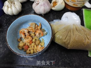 海鲜小米粥的做法步骤：1