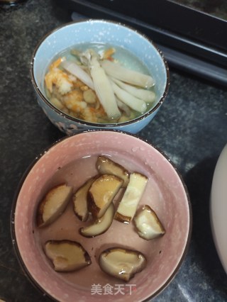 海鲜小米粥的做法步骤：2