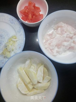 番茄土豆巴沙鱼的做法步骤：2