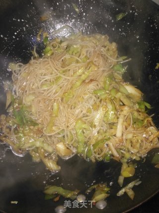 包菜粉丝炒鸡蛋的做法步骤：11