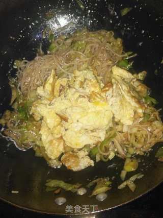 包菜粉丝炒鸡蛋的做法步骤：12