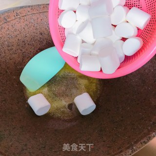 草莓牛轧糖的做法步骤：3
