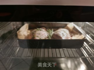 抱子甘蓝配迷迭香烤鸭腿的做法步骤：2