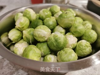 抱子甘蓝配迷迭香烤鸭腿的做法步骤：5