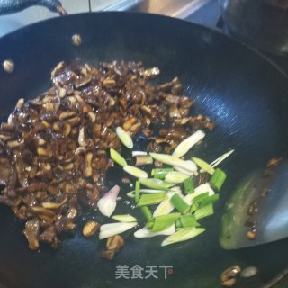蒜苗炒洋姜的做法步骤：6