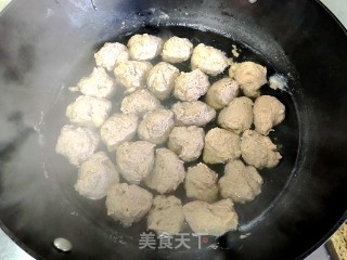 儿童食谱——番茄烩牛丸的做法步骤：4