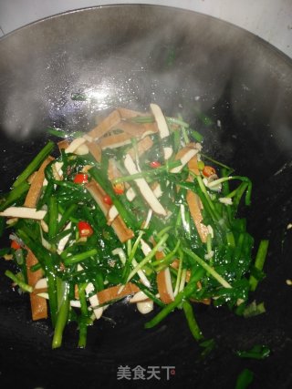 韭菜炒香干的做法步骤：4