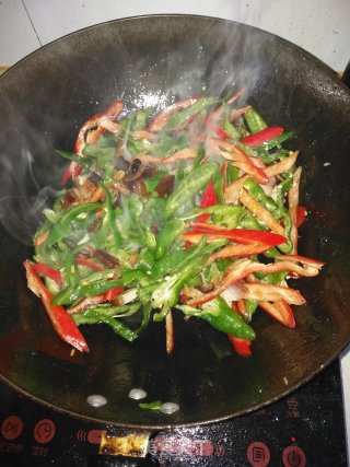 双椒炒腊肉的做法步骤：6