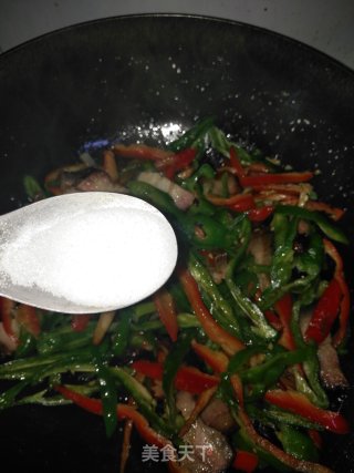 双椒炒腊肉的做法步骤：7