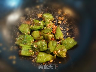 火麻仁虎皮尖椒的做法步骤：4