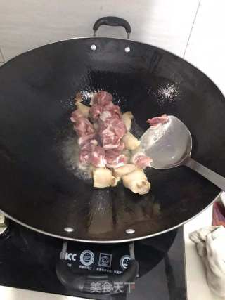 油豆腐烧肉的做法步骤：2