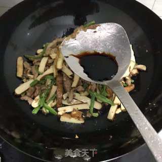 豆干炒肉丝的做法步骤：5