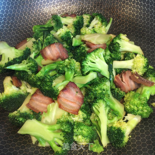 腊肉炒西兰花的做法步骤：5
