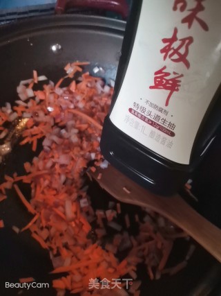 洋葱 红萝卜蛋炒饭的做法步骤：6