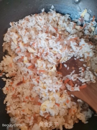 洋葱 红萝卜蛋炒饭的做法步骤：8