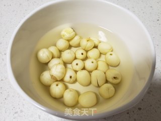 莲子糯米粥的做法步骤：2