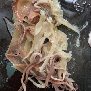 干鱿五花肉炒花菜的做法步骤：4