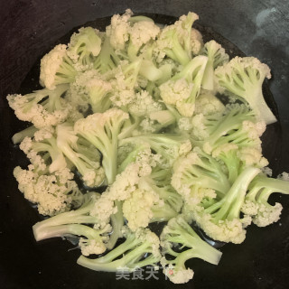 干鱿五花肉炒花菜的做法步骤：5