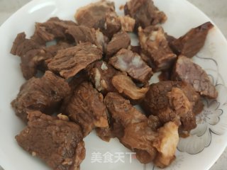 红烩牛肉的做法步骤：1