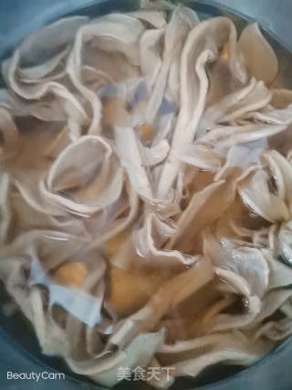 韭菜干萝卜皮饺子的做法步骤：2