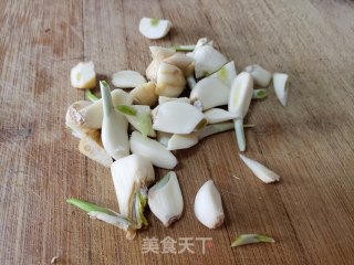 胡萝卜????炒卤肉的做法步骤：3