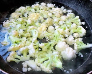 茄汁花菜的做法步骤：2