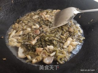 猪大肠焖酸菜的做法步骤：11