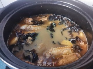 香菇木耳炖鸡翅的做法步骤：8