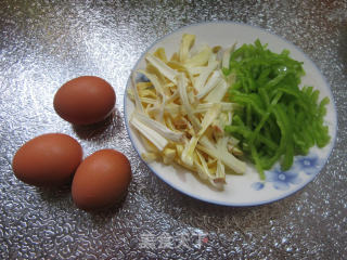 青椒菠萝蜜丝炒鸡蛋的做法步骤：1
