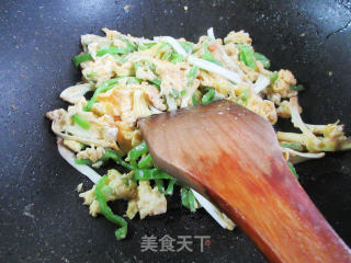 青椒菠萝蜜丝炒鸡蛋的做法步骤：5