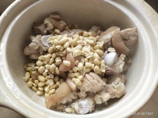 猪蹄花生汤的做法步骤：5